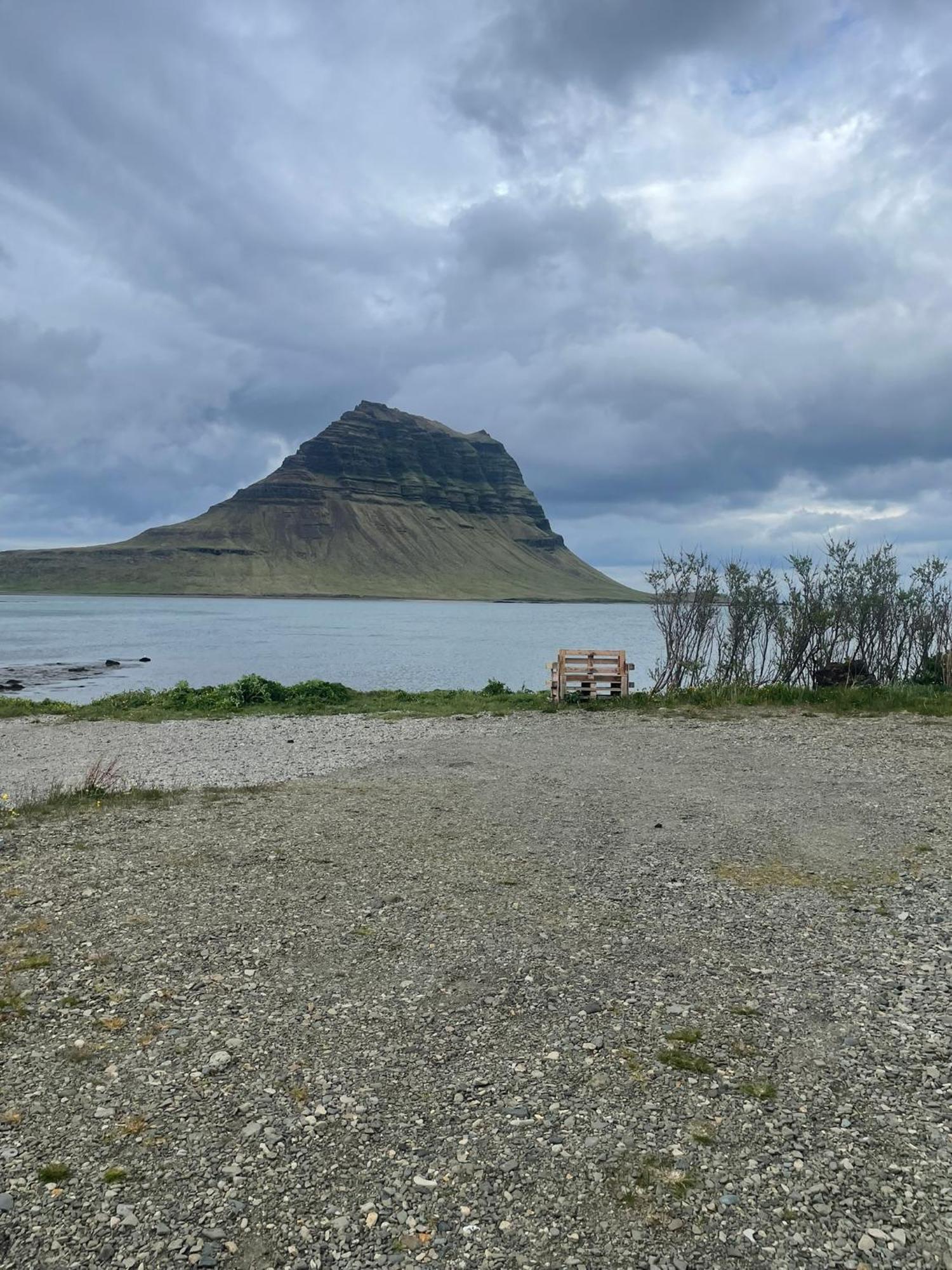 Kirkjufell Basement Apartment Grundarfjordur Bagian luar foto